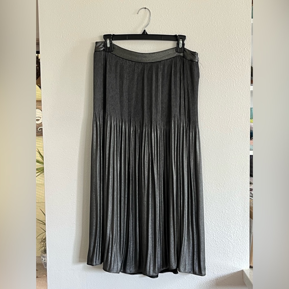 Gorgeous Boden Pleated Skirt in Gunmetal Silver